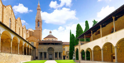 Florence Ufizi courtyard